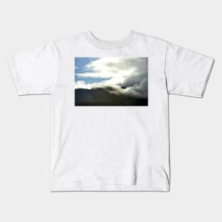 Clouds start to cover the summit of Ben Nevis Kids T-Shirt